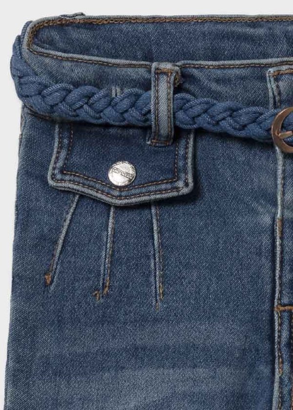 Jeans ausgestellt mit Gürtel